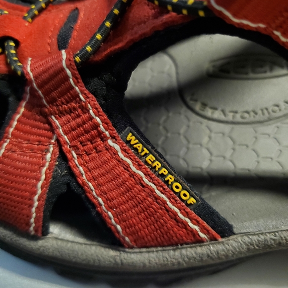 KEEN Red Sandals Ladies Sz 5 - Picture 3 of 8